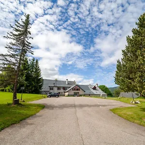 Des Montauds Hotel